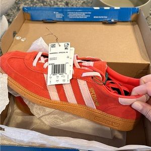 adidas Handball Spezial
Bright Red Clear Pink (Women's)